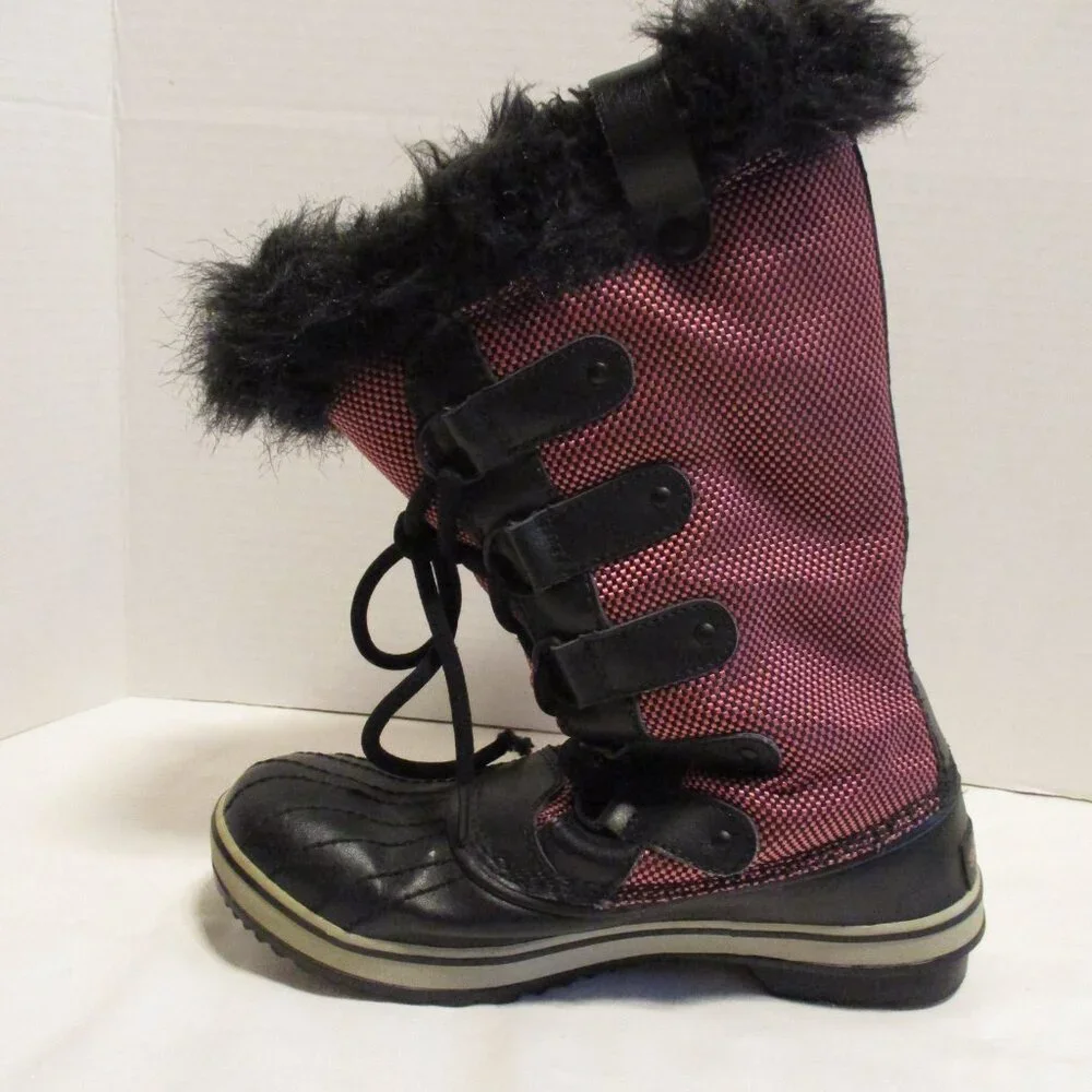 Sorel Boots Woman Size 7 Red Black Faux Fur Lining Waterproof Warm Lace Up Boots